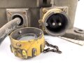Teil einer FLAK Bedieneinheit der Wehrmacht. Originallack, von der tschechischen Armee nach dem Krieg überlackiert und mit neuer Beschriftung versehen. Ungereinigtes Stück
