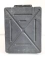 Transportkasten für drei Wurfgranaten zum 80mm Granatwerfer 34 der Wehrmacht. Überlackiertes Stück