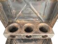 Transportkasten für drei Wurfgranaten zum 80mm Granatwerfer 34 der Wehrmacht. Überlackiertes Stück