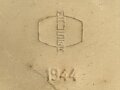 Mauser Werke, geripptes Metallfaß mit zugehörigem Deckel. Durchmesser etwa 38cm, Höhe 69cm. Originallack, datiert 1944