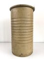 Mauser Werke, geripptes Metallfaß mit zugehörigem Deckel. Durchmesser etwa 38cm, Höhe 69cm. Originallack, datiert 1944