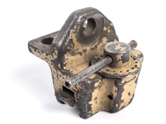 Schwere Aufnahme für eine Optik der Wehrmacht. Sandfarbener Originallack