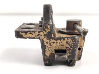 Schwere Aufnahme für eine Optik der Wehrmacht. Sandfarbener Originallack
