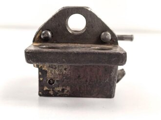 Schwere Aufnahme für eine Optik der Wehrmacht. Sandfarbener Originallack