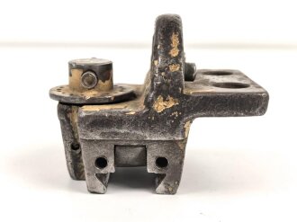 Schwere Aufnahme für eine Optik der Wehrmacht. Sandfarbener Originallack