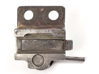 Schwere Aufnahme für eine Optik der Wehrmacht. Sandfarbener Originallack