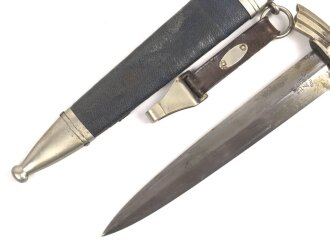 Fliegerdolch für Angehörige des Deutschen Luftsport Verband DLV.  Die Klinge von SMF Solingen. Die Belederung Original, die Hakenkreuze vollständig emailliert. Ungereinigtes Stück