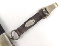 Fliegerdolch für Angehörige des Deutschen Luftsport Verband DLV.  Die Klinge von SMF Solingen. Die Belederung Original, die Hakenkreuze vollständig emailliert. Ungereinigtes Stück
