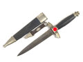 Fliegerdolch für Angehörige des Deutschen Luftsport Verband DLV.  Die Klinge von SMF Solingen. Die Belederung Original, die Hakenkreuze vollständig emailliert. Ungereinigtes Stück