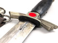 Fliegerdolch für Angehörige des Deutschen Luftsport Verband DLV.  Die Klinge von SMF Solingen. Die Belederung Original, die Hakenkreuze vollständig emailliert. Ungereinigtes Stück