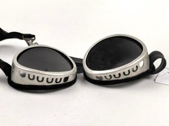 Getönte Brille mit Aluminiumrahmen, sieht man so...