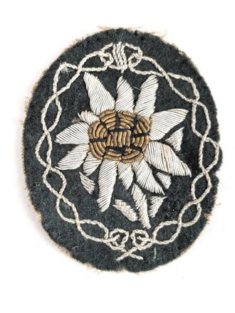 Edelweis für die Feldbluse der Gebirgstruppen der Wehrmacht. Handgestickte Ausführung für Offiziere.
