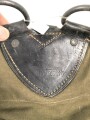 Rucksack für Gebirgstruppen der Wehrmacht, getragenes Stück mit Reichsbetriebsnummer. Die Lederriemen zum Teil angetrocknet