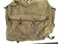 Rucksack für Gebirgstruppen der Wehrmacht, getragenes Stück mit Reichsbetriebsnummer. Die Lederriemen zum Teil angetrocknet