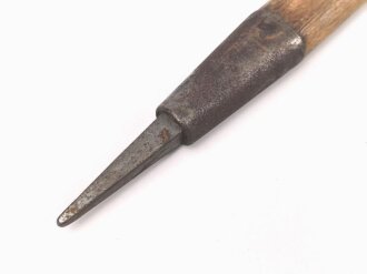 Eispickel für Angehörige der Gebirgstruppe. Gestempelt " Akadem. Pickel Fralling Fulpmes" "Meister"  vermutlich Eigentumstück, gebraucht