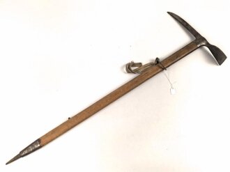Eispickel für Angehörige der Gebirgstruppe. Gestempelt " Akadem. Pickel Fralling Fulpmes" "Meister"  vermutlich Eigentumstück, gebraucht