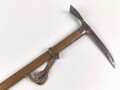 Eispickel für Angehörige der Gebirgstruppe. Gestempelt " Akadem. Pickel Fralling Fulpmes" "Meister"  vermutlich Eigentumstück, gebraucht