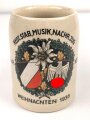 Erinnerungskrug eines Angehörigen im " Regt.Stab Musik Nachr. Zug Gebirgsjäger Regiment 6" Weihnachten 1936. Ungereinigtes Stück in gutem Zustand