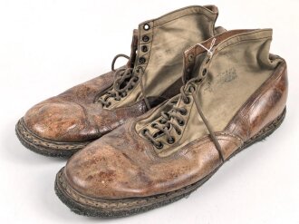 Gebirgsjäger, Paar Kletterschuhe. Eine Zunge mit...