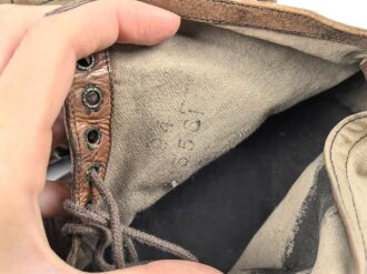 Gebirgsjäger, Paar Kletterschuhe. Eine Zunge mit italienischen ? Hersteller, die andere fehlt leider. Getragenes Paar, selten