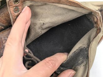 Gebirgsjäger, Paar Kletterschuhe. Eine Zunge mit italienischen ? Hersteller, die andere fehlt leider. Getragenes Paar, selten