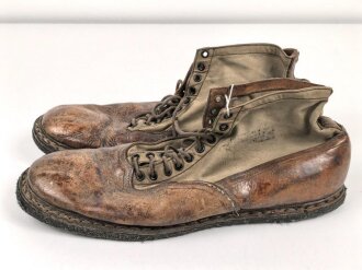 Gebirgsjäger, Paar Kletterschuhe. Eine Zunge mit...