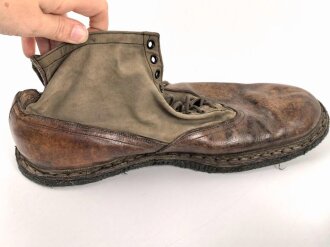 Gebirgsjäger, Paar Kletterschuhe. Eine Zunge mit italienischen ? Hersteller, die andere fehlt leider. Getragenes Paar, selten