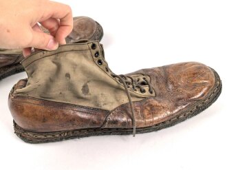 Gebirgsjäger, Paar Kletterschuhe. Eine Zunge mit italienischen ? Hersteller, die andere fehlt leider. Getragenes Paar, selten