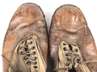 Gebirgsjäger, Paar Kletterschuhe. Eine Zunge mit italienischen ? Hersteller, die andere fehlt leider. Getragenes Paar, selten