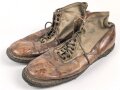 Gebirgsjäger, Paar Kletterschuhe. Eine Zunge mit italienischen ? Hersteller, die andere fehlt leider. Getragenes Paar, selten