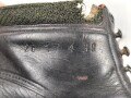 Paar Bergschuhe für Gebirgsjäger der Wehrmacht. Ungewöhnliche Ausführung, vermutlich Eigentumstücke. Getragenes Paar, Sohlenlänge knapp 30cm