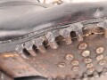 Paar Bergschuhe für Gebirgsjäger der Wehrmacht. Ungewöhnliche Ausführung, vermutlich Eigentumstücke. Getragenes Paar, Sohlenlänge knapp 30cm