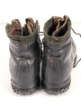 Paar Bergschuhe für Gebirgsjäger der Wehrmacht. Ungewöhnliche Ausführung, vermutlich Eigentumstücke. Getragenes Paar, Sohlenlänge knapp 30cm