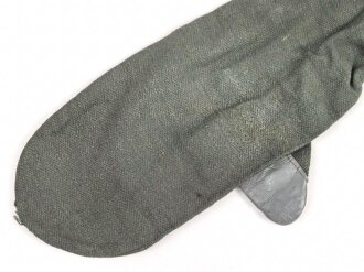 Paar Handschuhe für Gebirgsjäger der Wehrmacht . Ausführung in grünem Drillichmaterial, ungetragen