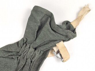 Paar Handschuhe für Gebirgsjäger der Wehrmacht . Ausführung in grünem Drillichmaterial, ungetragen