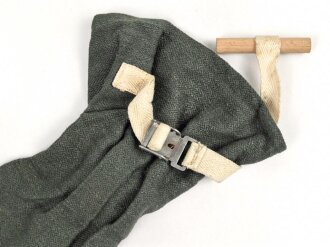 Paar Handschuhe für Gebirgsjäger der Wehrmacht . Ausführung in grünem Drillichmaterial, ungetragen