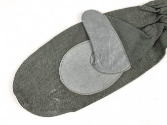 Paar Handschuhe für Gebirgsjäger der Wehrmacht . Ausführung in grünem Drillichmaterial, ungetragen