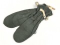 Paar Handschuhe für Gebirgsjäger der Wehrmacht . Ausführung in grünem Drillichmaterial, ungetragen