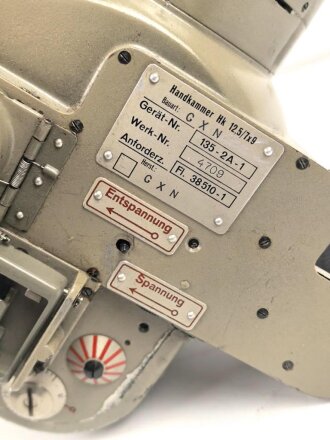 Luftwaffe Handkammer, Luftbildkamera FL 38510-1, Optisch gut, Funktion nicht geprüft. Im zugehörigen Transportkasten mit Zubehör.