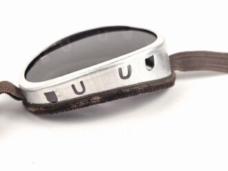 Getönte Brille mit Aluminiumrahmen, sieht man so immer wieder auf Fotos bei Angehörigen der Gebirgstruppe.