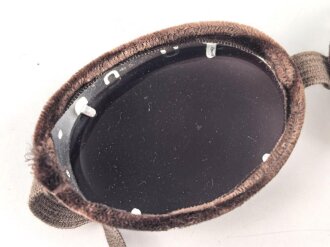 Getönte Brille mit Aluminiumrahmen, sieht man so immer wieder auf Fotos bei Angehörigen der Gebirgstruppe.