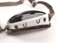 Getönte Brille mit Aluminiumrahmen, sieht man so immer wieder auf Fotos bei Angehörigen der Gebirgstruppe.