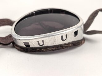 Getönte Brille mit Aluminiumrahmen, sieht man so immer wieder auf Fotos bei Angehörigen der Gebirgstruppe.