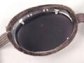 Getönte Brille mit Aluminiumrahmen, sieht man so immer wieder auf Fotos bei Angehörigen der Gebirgstruppe.