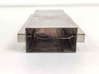" Zur Erinnerung an das Oberjägerkorps der Ersten ( 1. Komp. Gebrigsjäger Regiment 138) 16.9.1938 - 19.9. 1939" Teil eines Erinnerungsgegenstandes aus Buntmetall, Maße 21 x 9,5 x 3,5cm