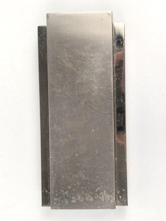 " Zur Erinnerung an das Oberjägerkorps der Ersten ( 1. Komp. Gebrigsjäger Regiment 138) 16.9.1938 - 19.9. 1939" Teil eines Erinnerungsgegenstandes aus Buntmetall, Maße 21 x 9,5 x 3,5cm