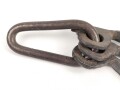 Karabinerhaken mit drei Felsnägeln, guter Zustand
