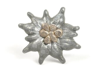 Gebirgsjäger , Traditionsedelweiss für die Schirmmütze ( gehört zwischen Kokarde und Adler)