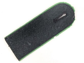 Gebirgsjäger , einzelne Schulterklappe für Mannschaften, Eigentumstück mit Mottenschaden
