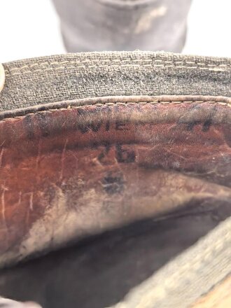 Paar Bergschuhe für Gebirgstruppen der Wehrmacht. Ungereinigtes Paar, Leder angetrocknet. Sohlenlänge 28cm